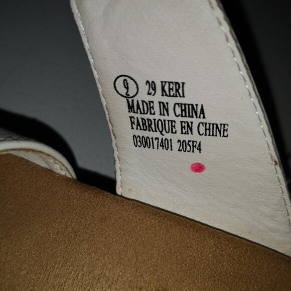 2/$20.00 - George Classics Keri Ladies Size 9W Velcro Closure White Sandals - Picture 8 of 8